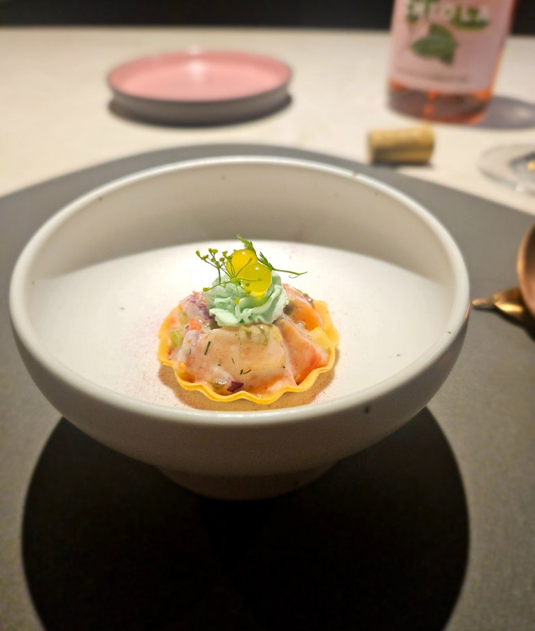 A mano 아마노 이미지