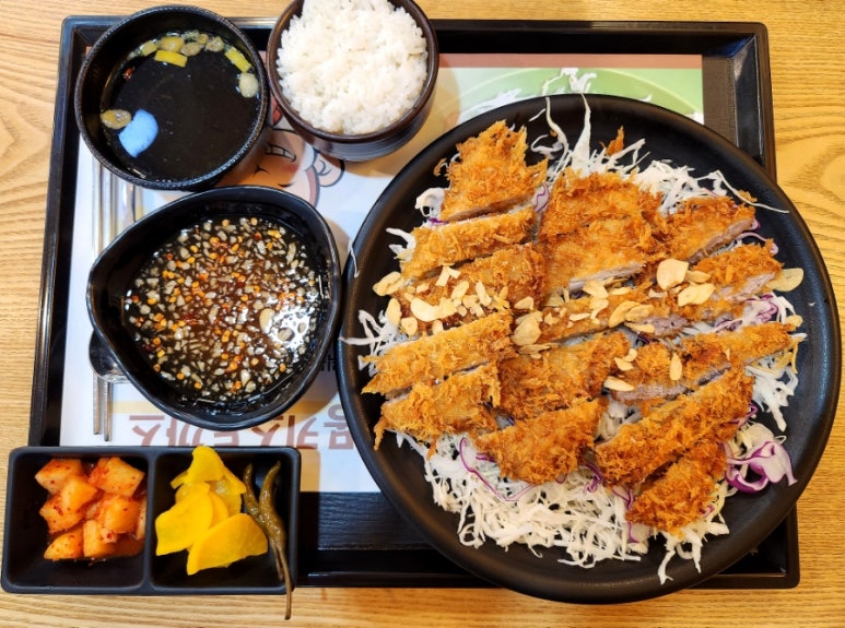 몽키스돈까스 이미지