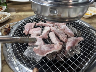황소숯불꼼장어 이미지