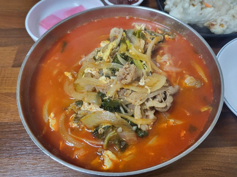 왕언니육칼밥 이미지