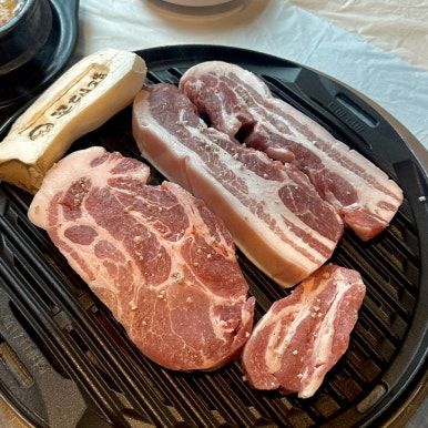 꽃돼지식육숯불고깃집 이미지