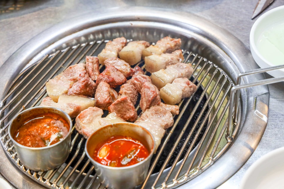 돈돼지연탄구이 이미지