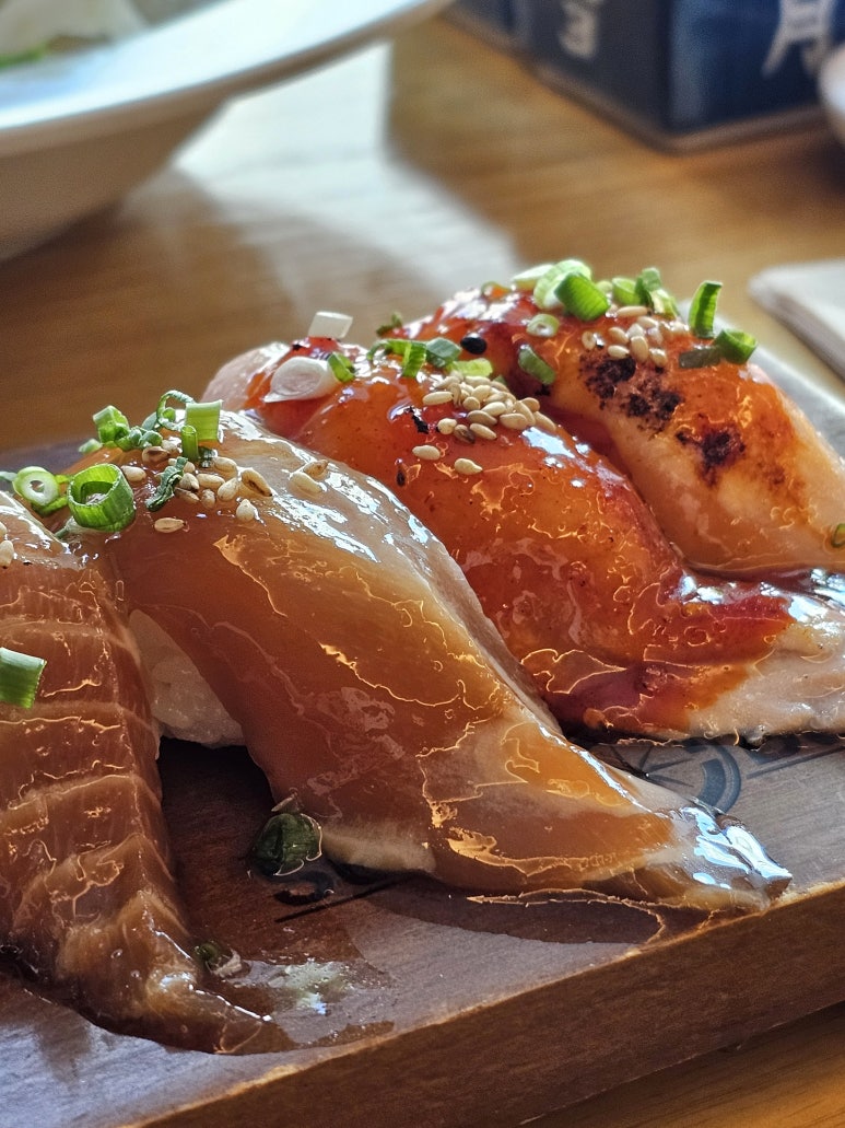 스시벅스연어가맛있는 이미지