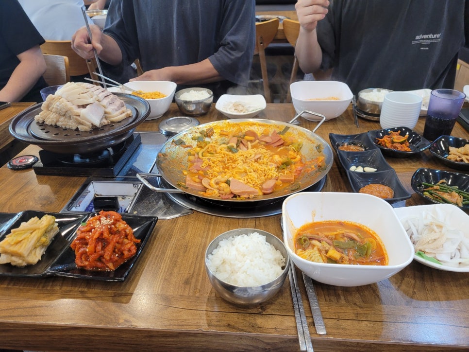 놀부보쌈;부대찌개창원내서점 이미지
