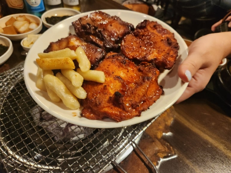 밤새우는닭 이미지