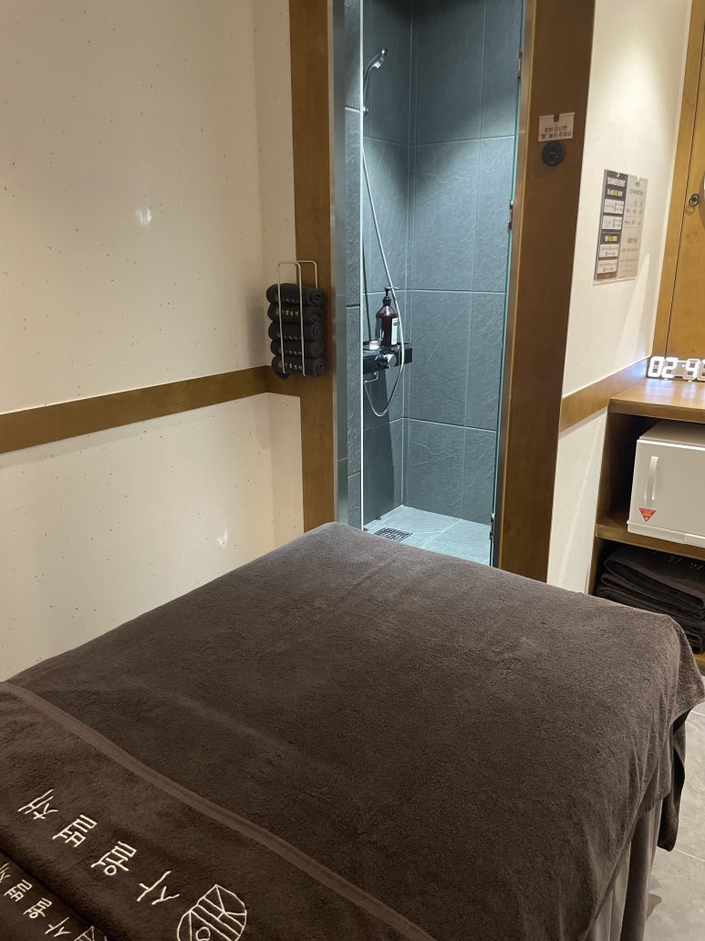 사월 한옥 이미지