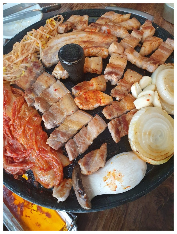 솥뚜껑삼겹살 이미지