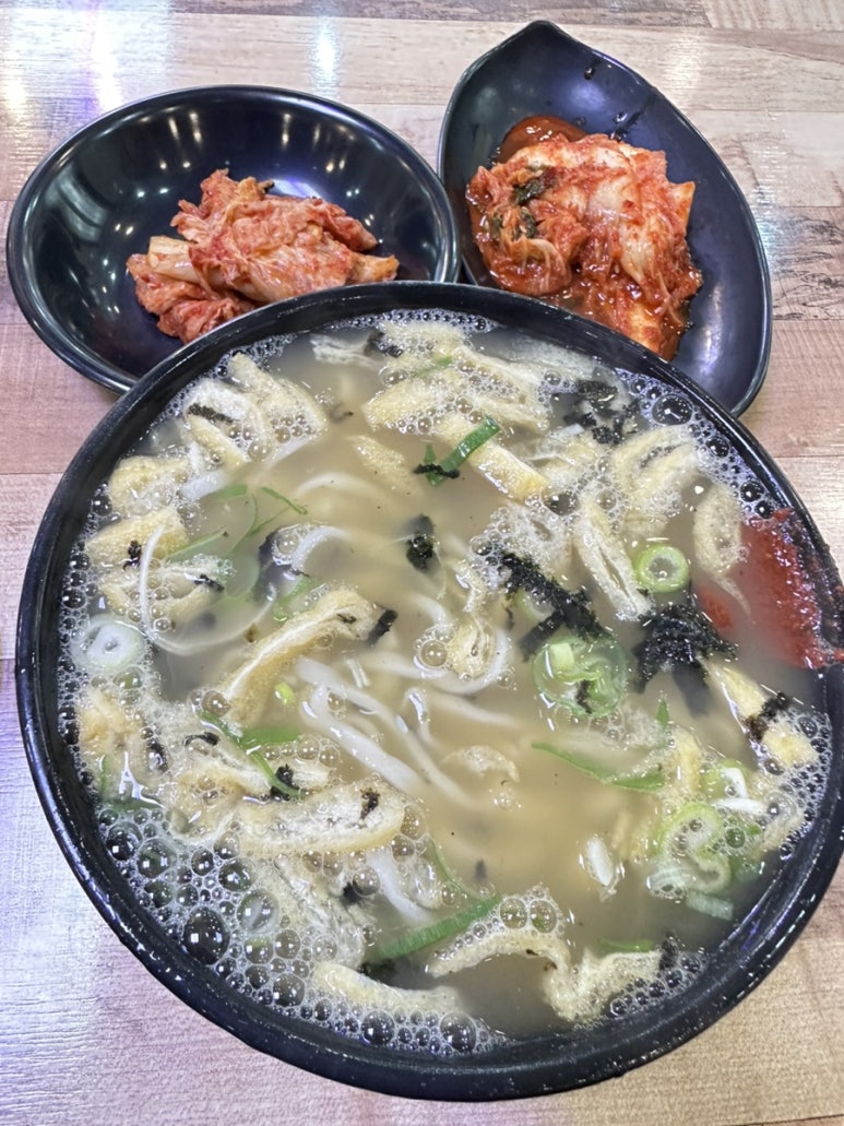 얼큰칼국수 이미지
