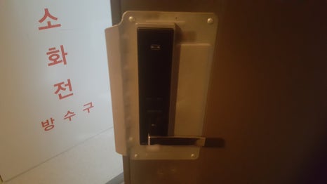 출장열쇠현관삼성도어락보조키설치 이미지