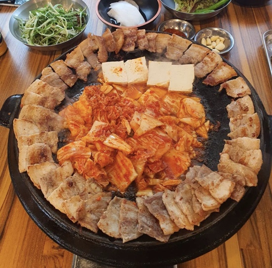 무쇠김치삼겹 이미지