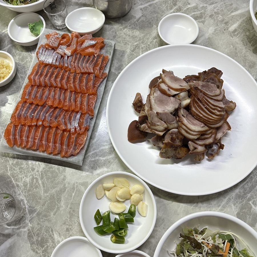 강릉왕족발송어회 이미지