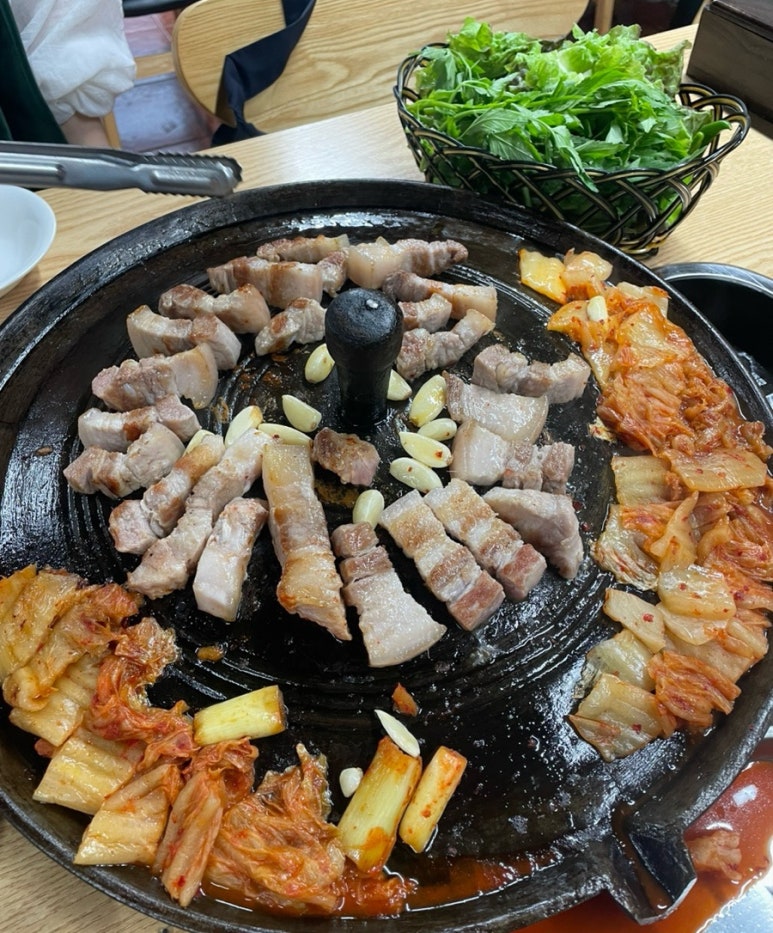 일산미나리솥뚜껑삼겹살 이미지