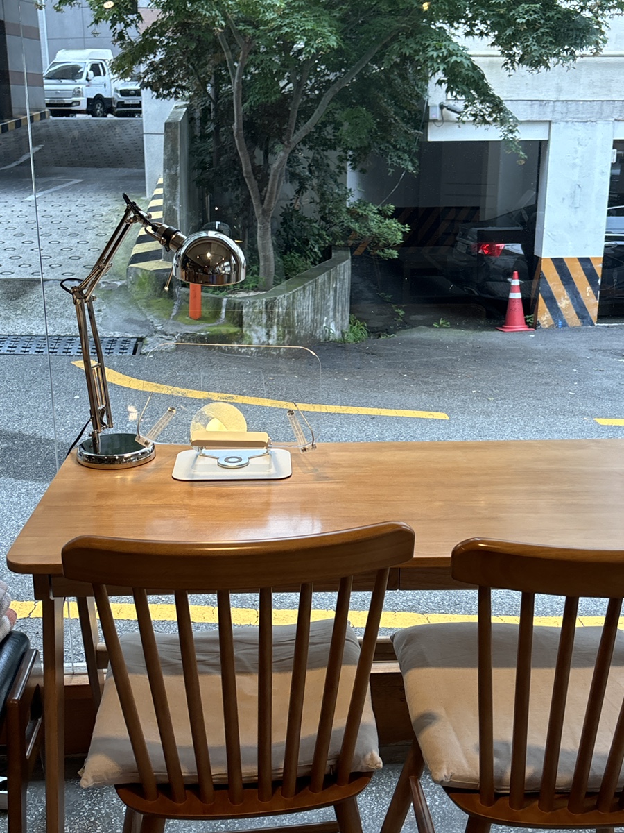 우연한 서점 이미지