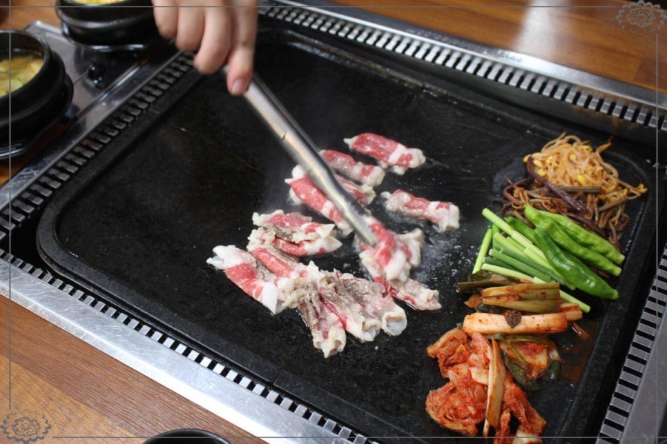 돌판생삼겹 이미지
