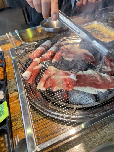 육돈숯불구이 이미지
