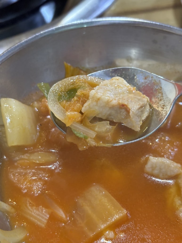 양푼생돼지김치찌개 이미지