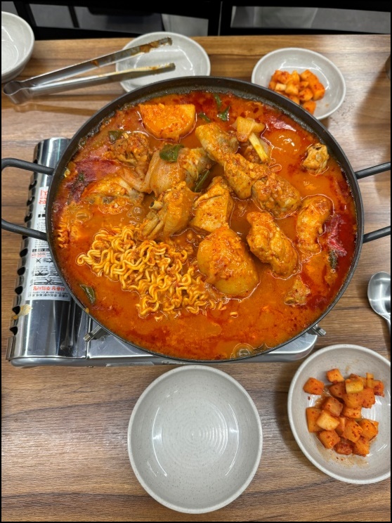 풍년닭도리탕 신촌직영점 이미지