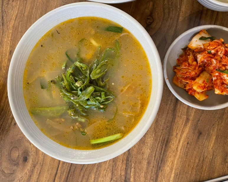 꽈리칼국수 이미지