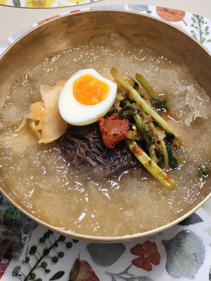 육각수냉면 이미지