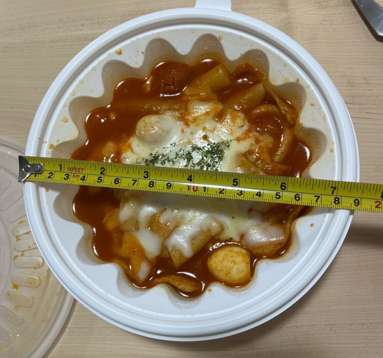 떡볶이 퍼주는 판다 이미지