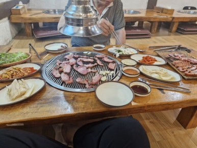 숲속통나무숯불구이 이미지