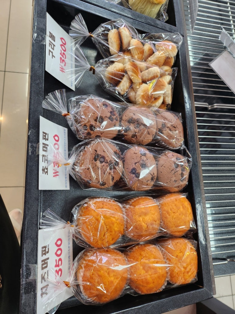 모드네베이커리 이미지