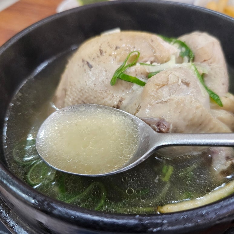 제일약초능이백숙 이미지