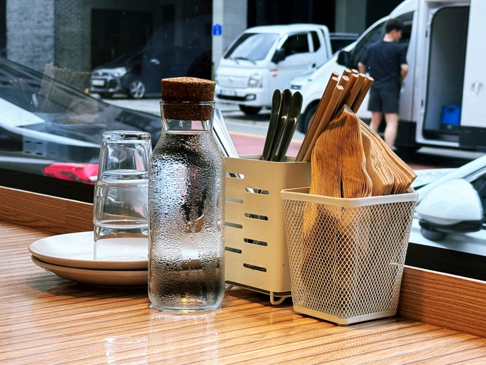 꽃내음 식탁 이미지