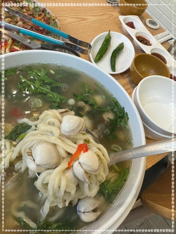 동동칼국수 이미지