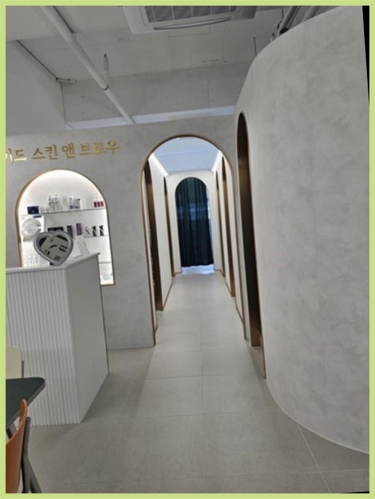 비비드 스킨 앤(&) 브로우 이미지