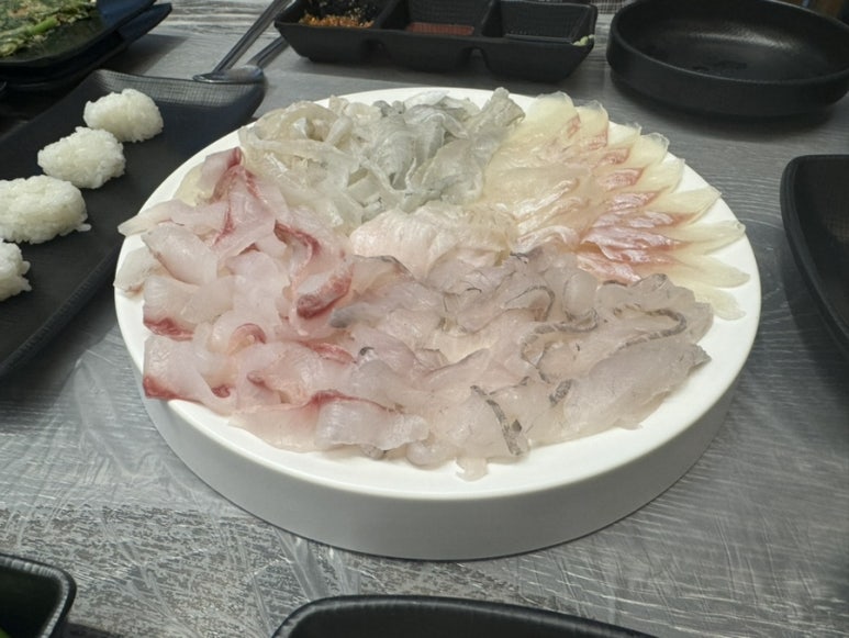 회뜨는삼촌 이미지