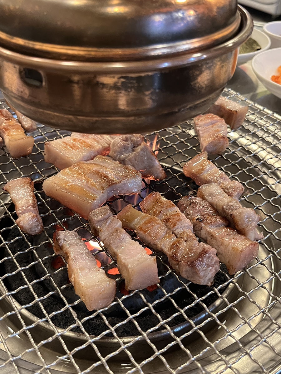 상무꽃돼지 이미지