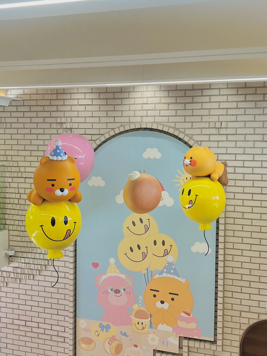강남 노티드 도넛, 카카오 친구들과 즐기는 애견 동반 카페 — 사진 7