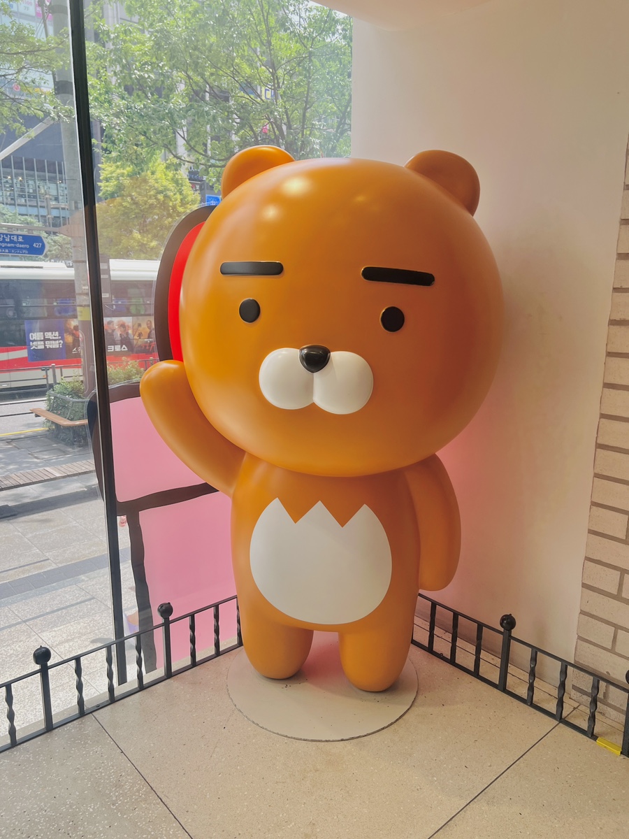 강남 노티드 도넛, 카카오 친구들과 즐기는 애견 동반 카페 — 사진 6