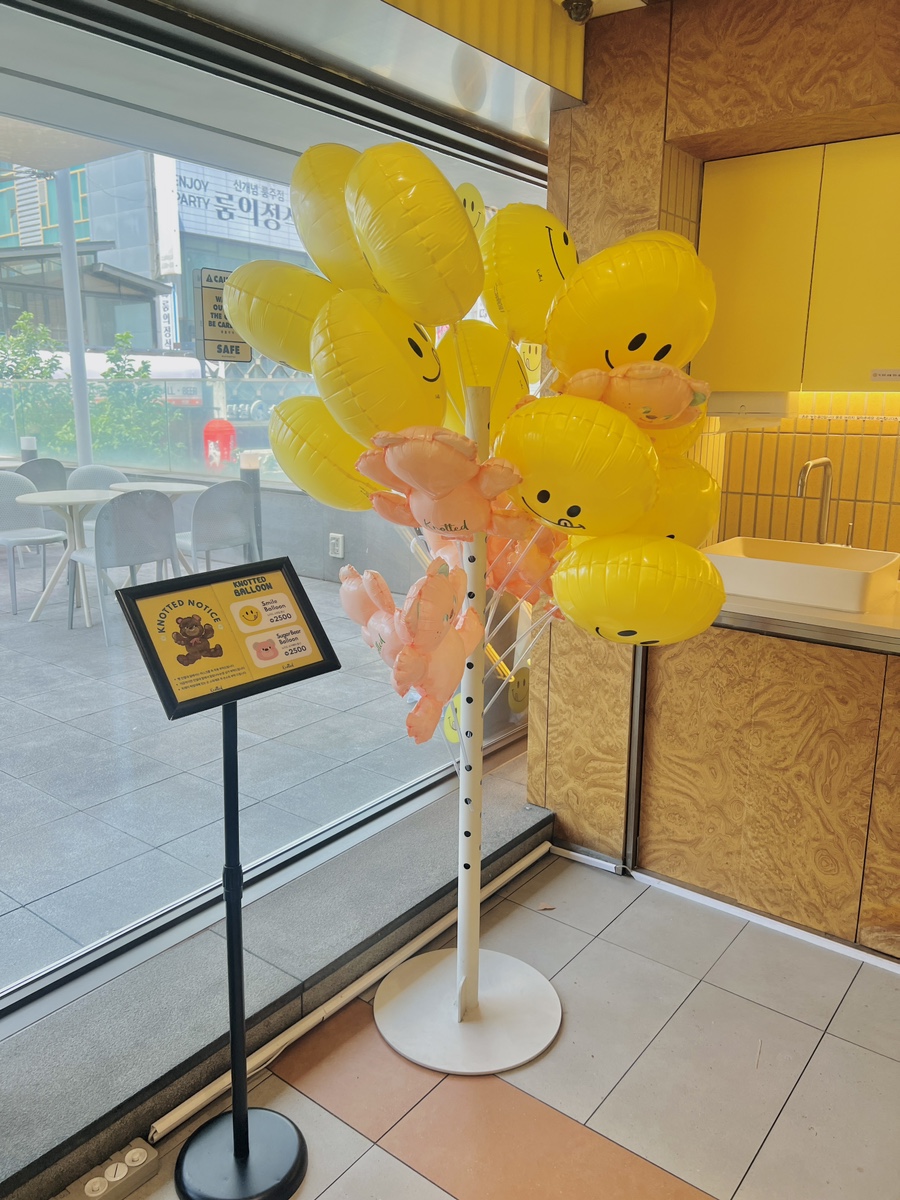 강남 노티드 도넛, 카카오 친구들과 즐기는 애견 동반 카페 — 사진 12