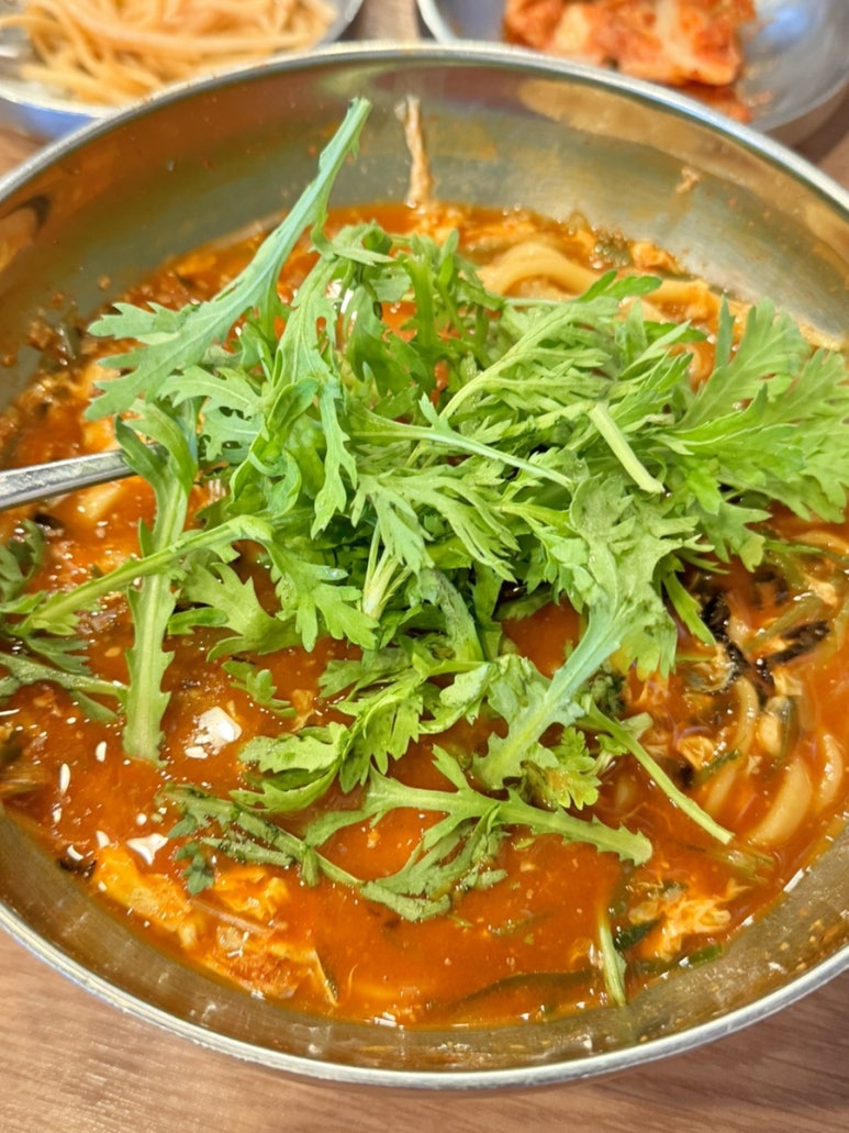 두레정얼큰한칼국수 이미지