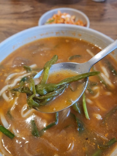 꽈리칼국수 이미지