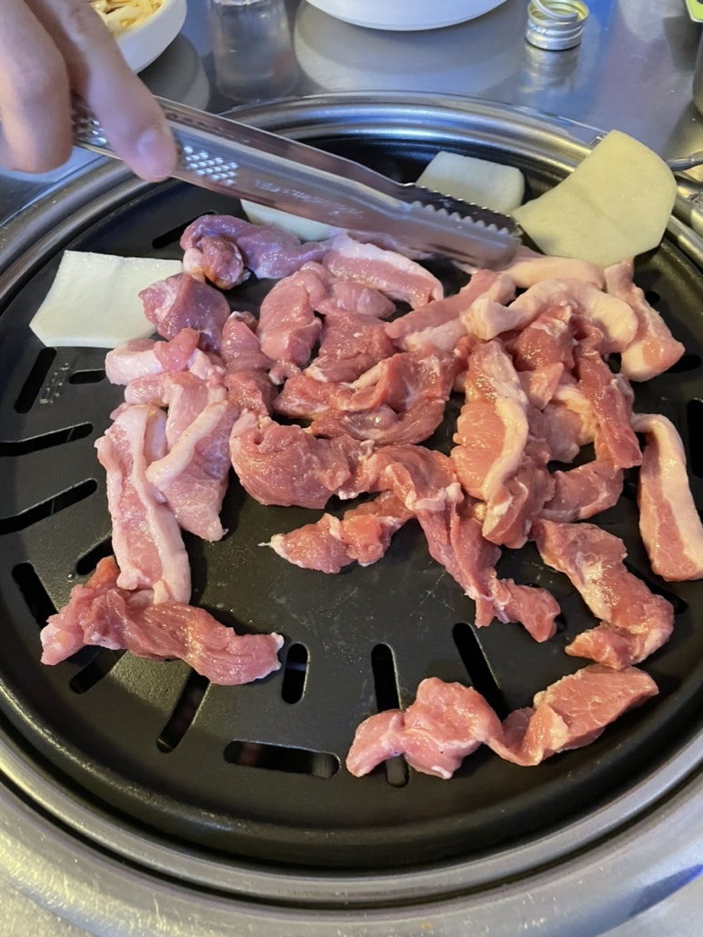 꿀꿀뒷고기 이미지