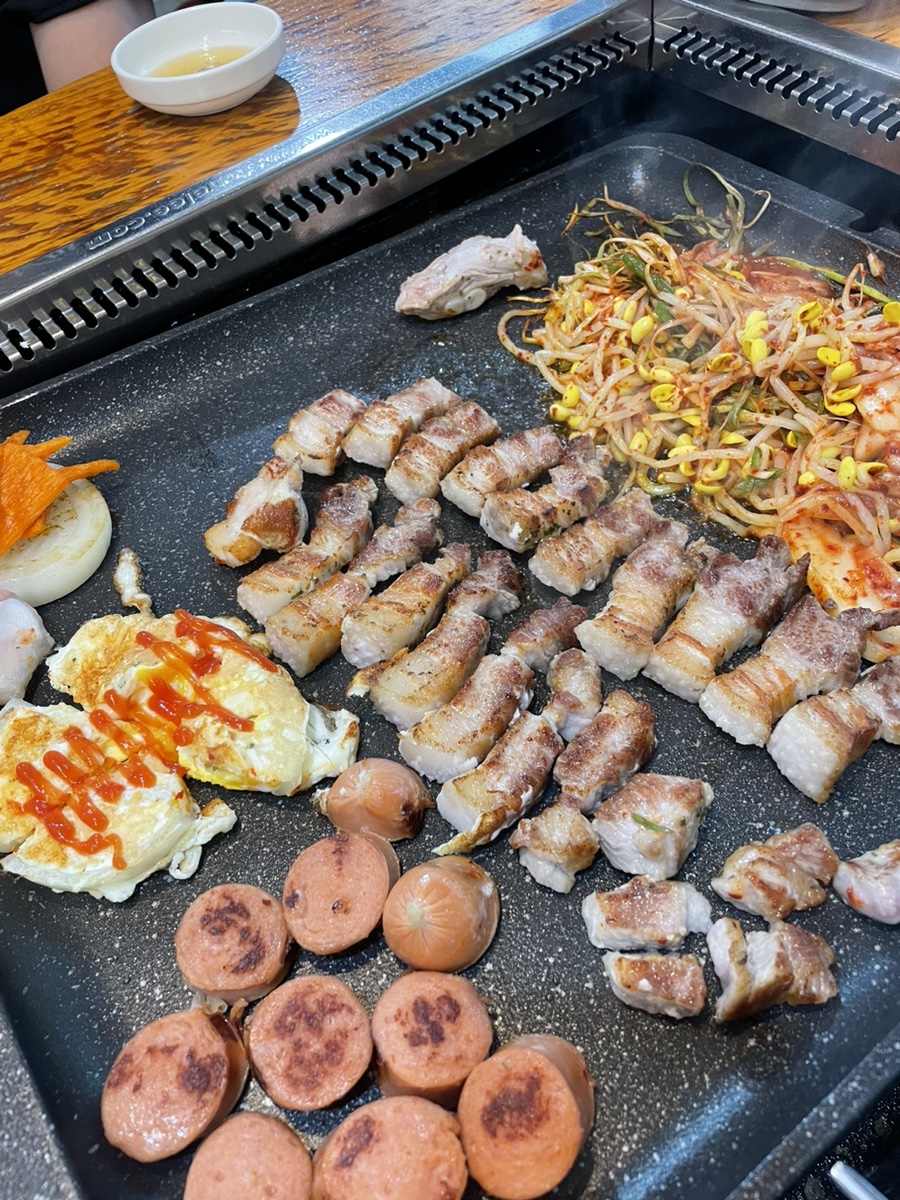 통통돌판생삼겹살 이미지