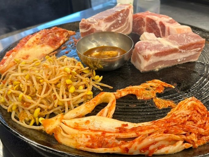 동두천솥뚜껑삼겹살이수점 이미지