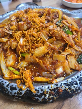 통돼지두루치기 이미지