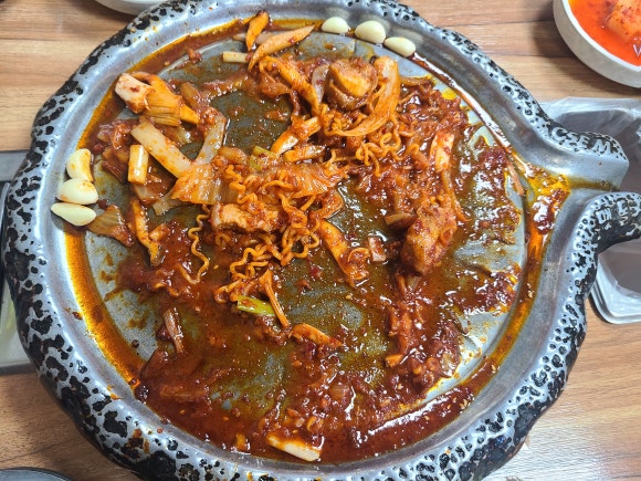 통돼지두루치기 이미지