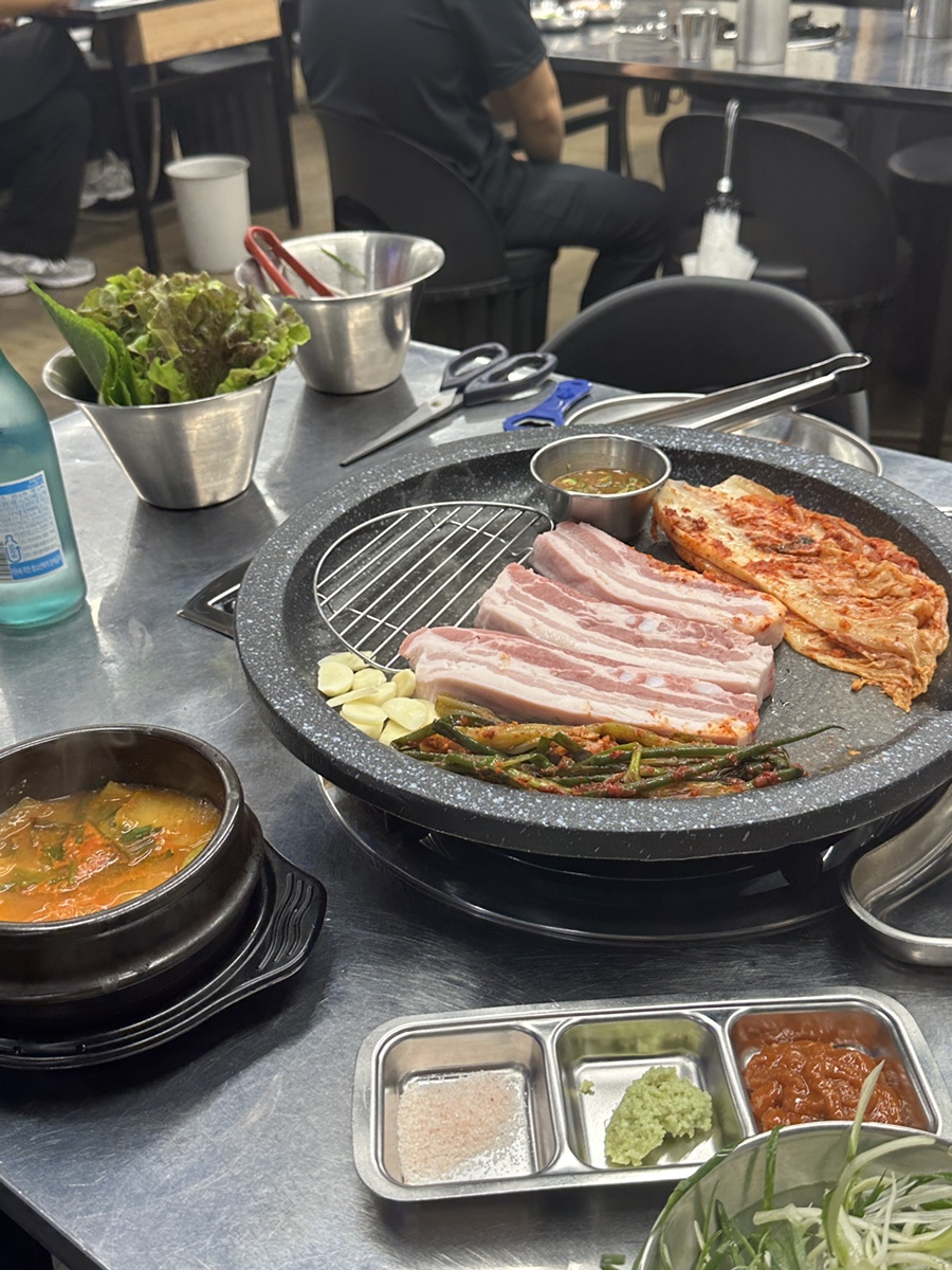 돈돼지유 생삼겹살 이미지