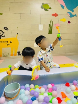 꽃뜰에서 이미지