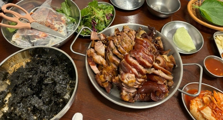 욱이족발 이미지