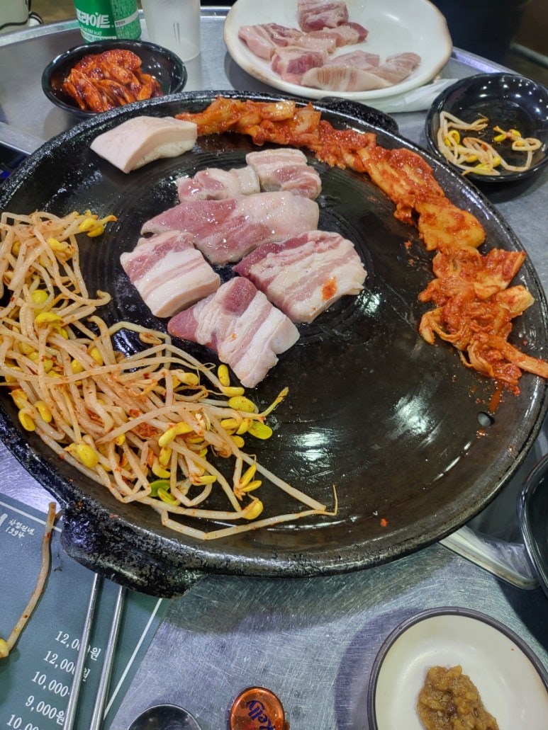 산청흑돼지 이미지