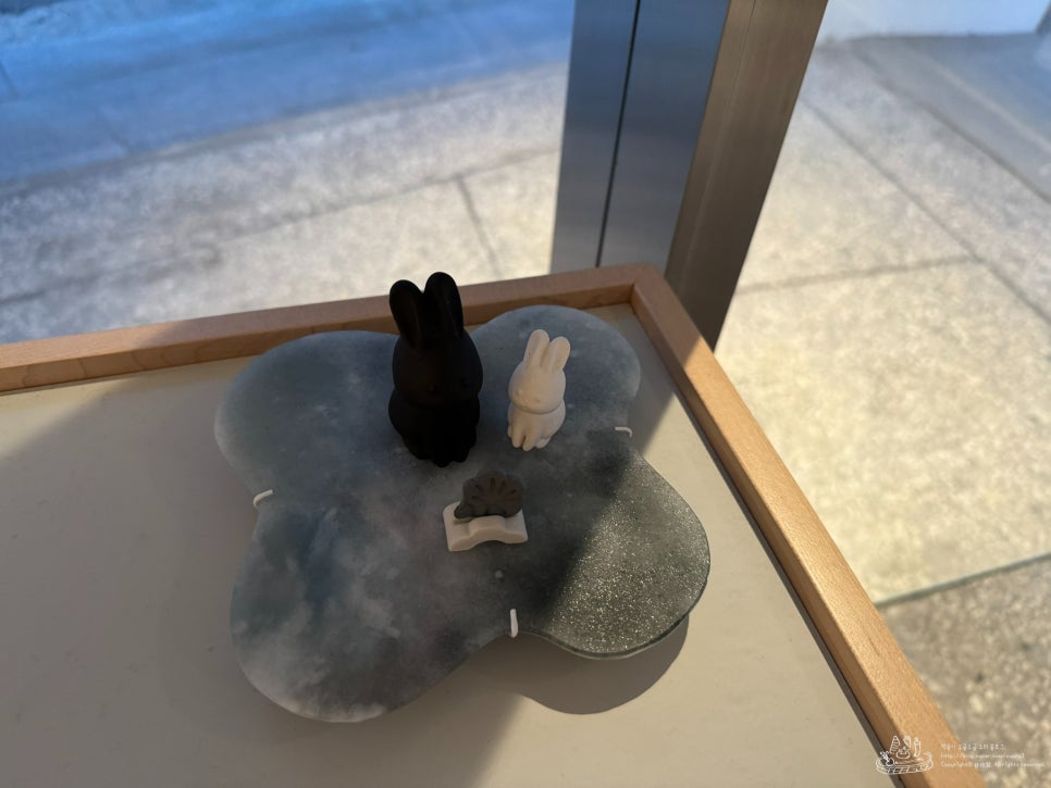 에움(aeum) 이미지