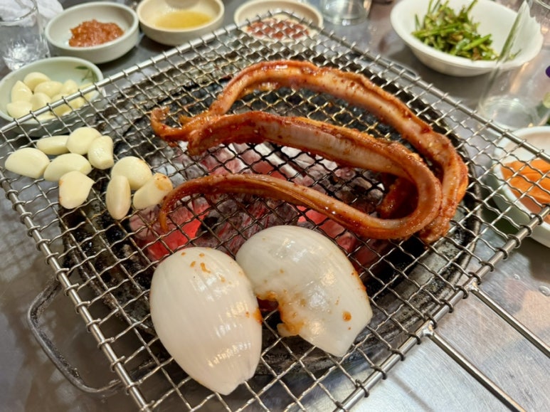 황소숯불꼼장어구이 이미지