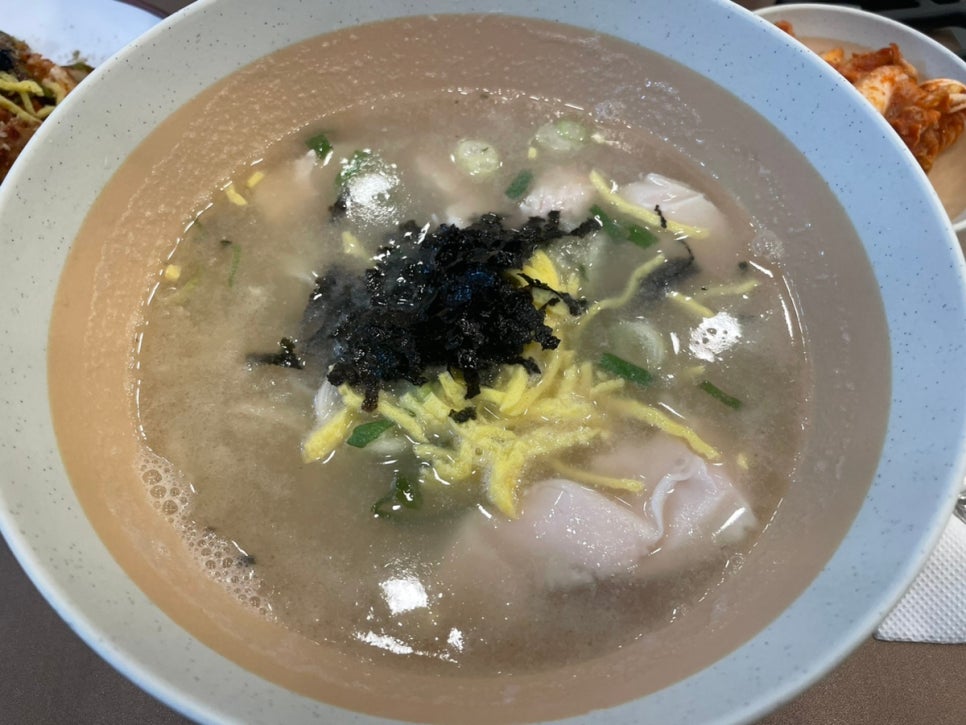 꼬꼬닭칼국수 이미지