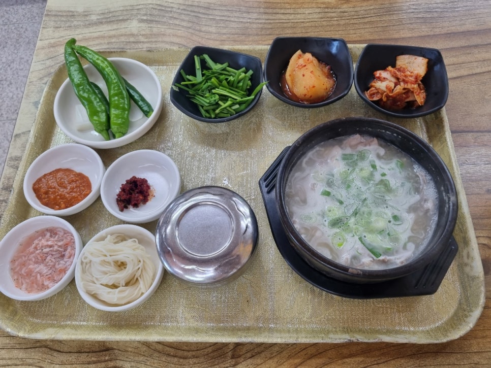 덕이네돼지국밥 이미지